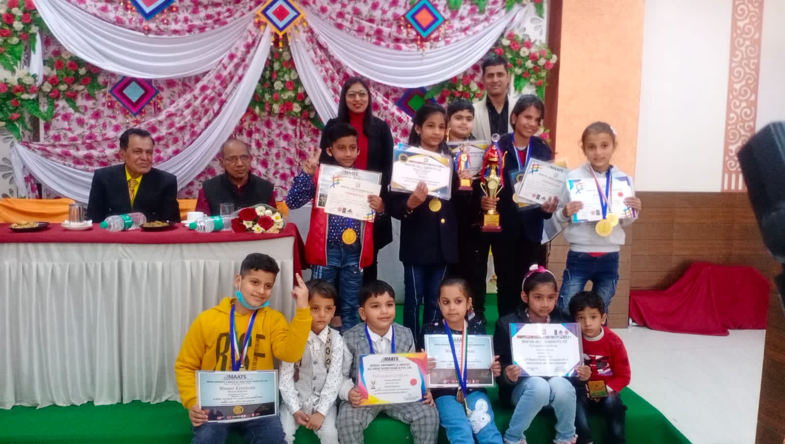 दो मिनट 27 सेकेंड में अस्सी सवालों का उत्तर देकर बच्चों ने बनाया वर्ल्ड रिकॉर्ड