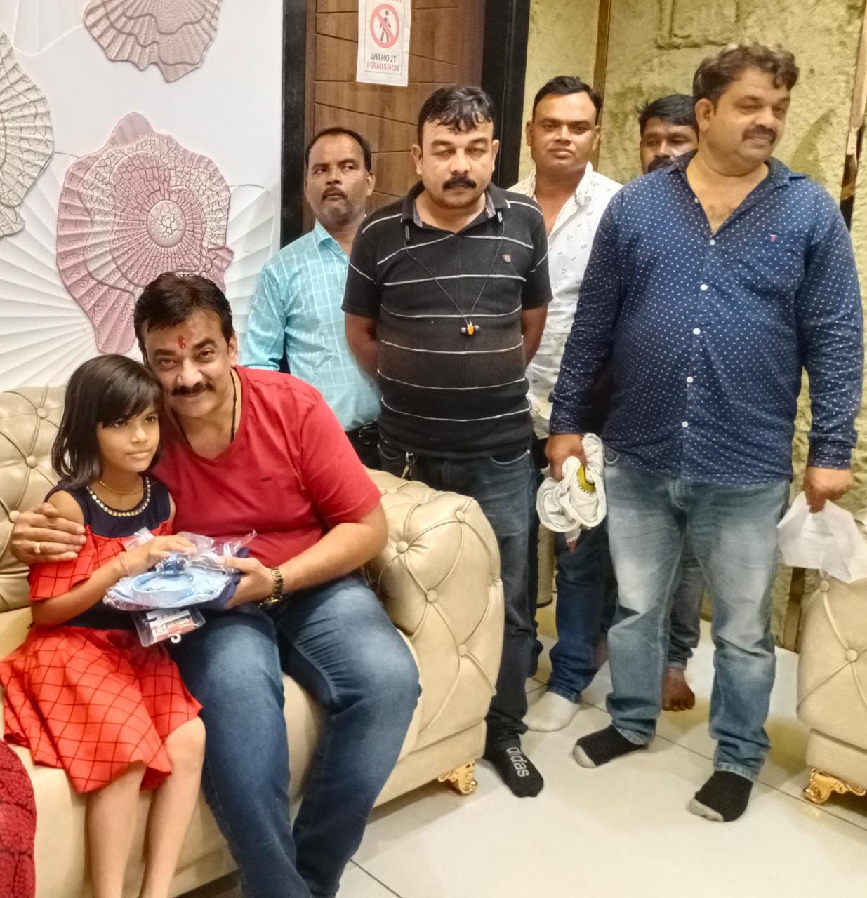 संघर्ष सेवा समिति ने उठाया वैष्णवी की पढ़ाई लिखाई का जिम्मा