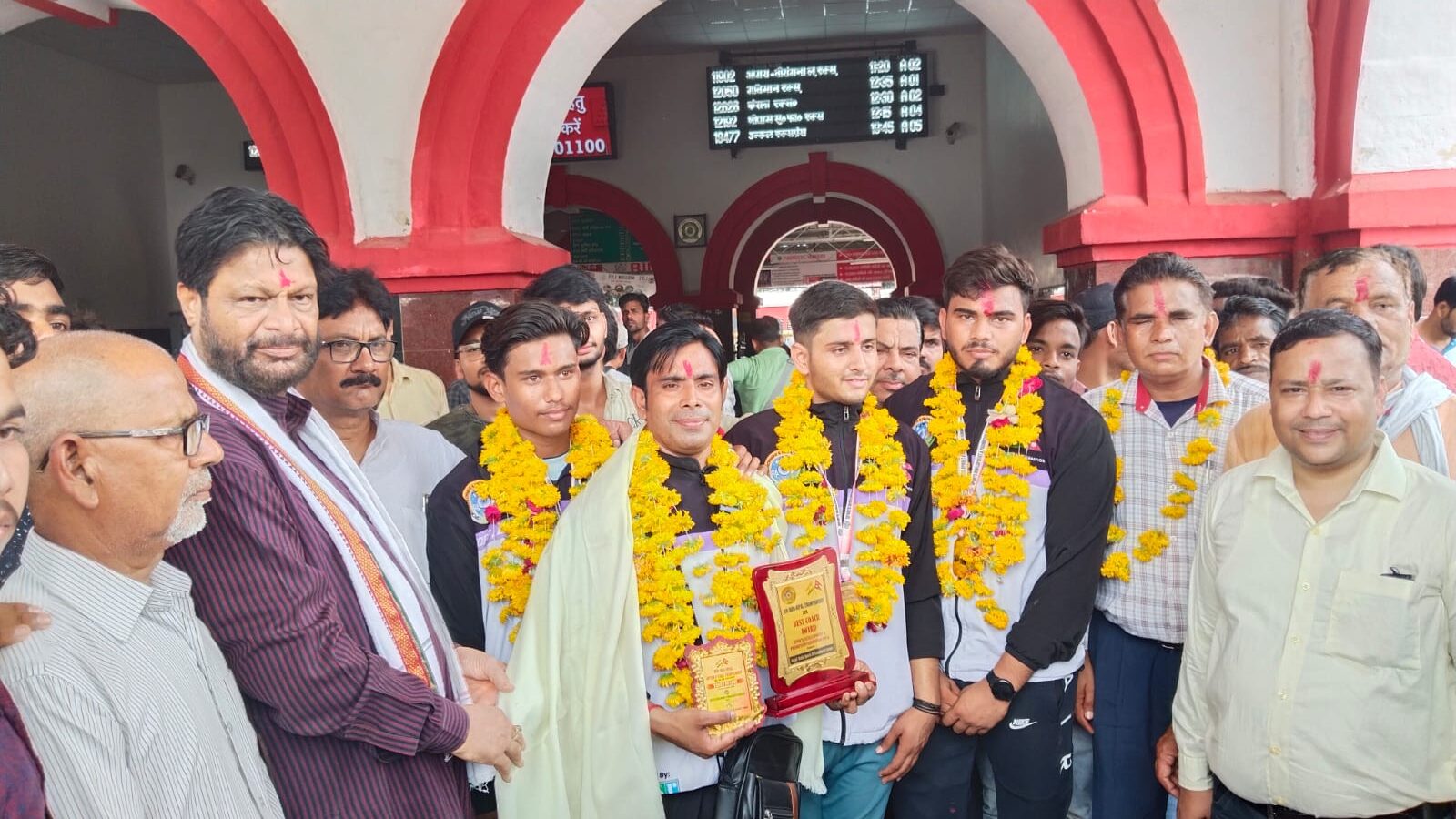 गोल्ड मेडल जितने पर पूर्व मंत्री ने किया सम्मानित