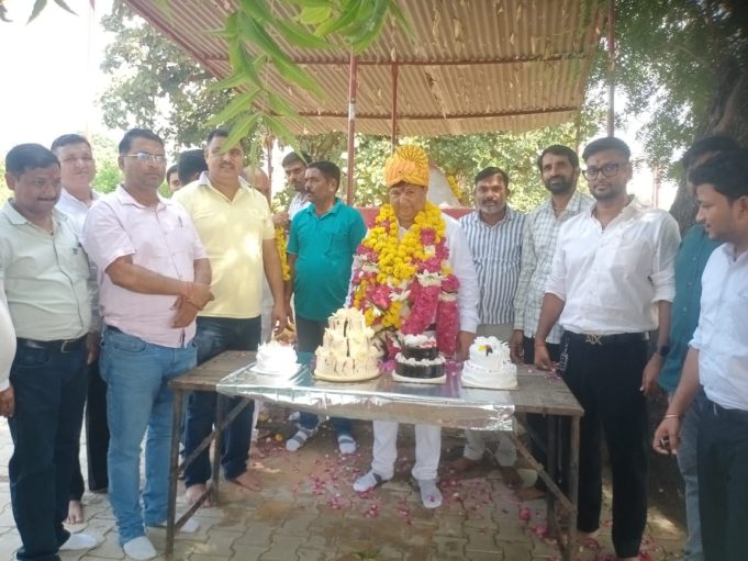 सुधीर के 52 वें जन्मदिवस पर कही फल वितरित तो कही हुआ भंडारे का आयोजन