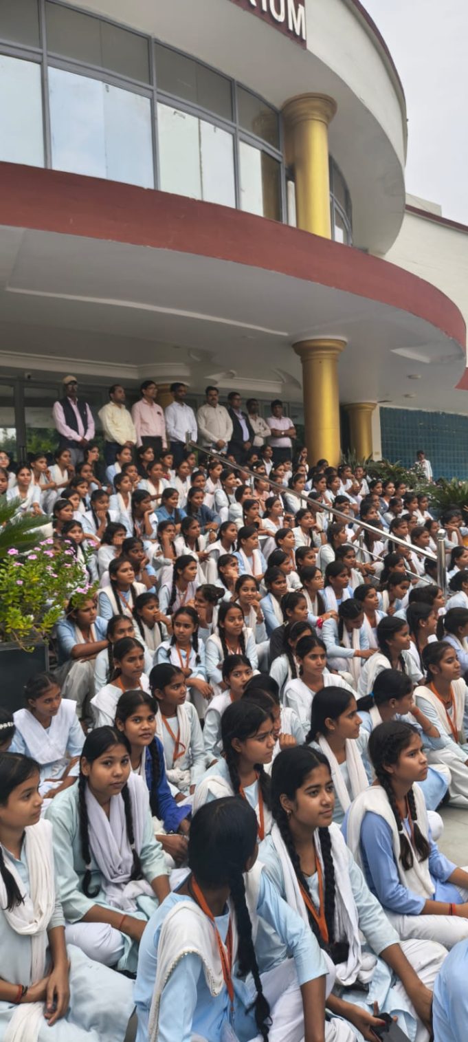 बुंदेलखंड विश्वविद्यालय ने की छात्राओं की करियर काउंसलिंग