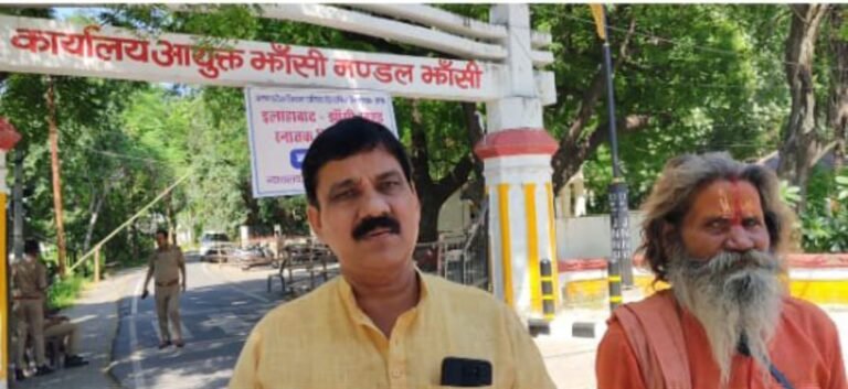 हिंदू उत्सव महासमिति ने मंडलायुक्त को सौंपा ज्ञापन, दुर्गा उत्सव पर सुरक्षा व्यवस्था दुरुस्त रखने की मांग