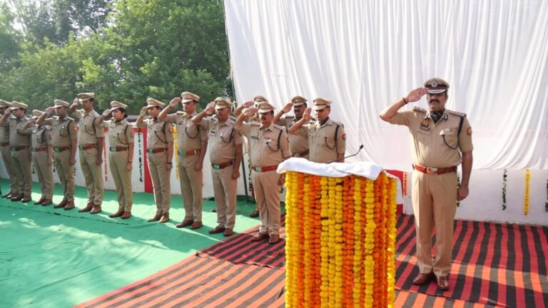 पुलिस स्मृति दिवस :  आईजी, एसएसपी ने वीर जवानों को दी श्रद्धांजलि, बोले देश नहीं भूलेगा बलिदान