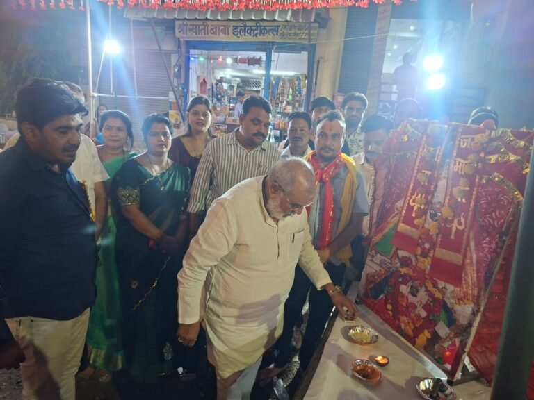 मां लहर की देवी के भक्त समाज सेवी प्रवेश यादव ने कराया भंडारे का आयोजन