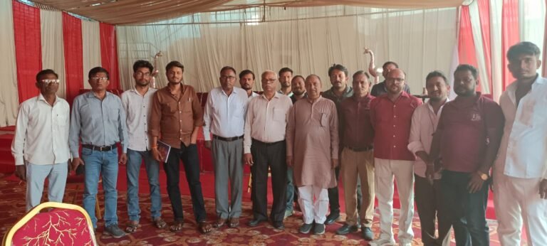 स्नातक एमएलसी चुनाव में निर्दलीय शिवशंकर पटेल ने राजनीतिक दलों के सामने खड़ी की चुनौती मतदान में होगा प्रत्याशियों के भाग्य का फैसला: स्नातकों के अधिकार, पुरानी पेंशन और रोजगार के मुद्दों पर मांगा समर्थन