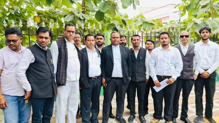 अधिवक्ता संघ के संयुक्त सचिव प्रकाशन ने थाना प्रभारी पर आरोप लगाकर एसएसपी से की शिकायत
