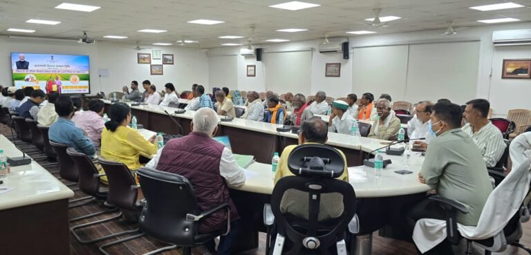 प्रधानमन्त्री द्वारा बटन दबाते ही जनपद के 201585 कृषकों की खाते में पहुंची प्रधानमंत्री किसान सम्मान निधि जनपद के किसानों के खातों में पहुंचे 40 करोड़ 31 लाख रुपए  गुजरात के बनासकांठा में हुए कार्यक्रम का विकास भवन सभागार में हुआ सीधा प्रसारण